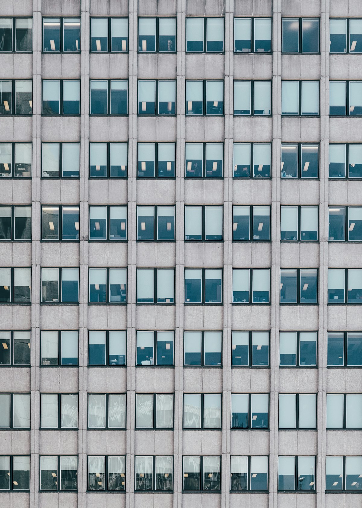 Fensterraster einer Bürofassade
